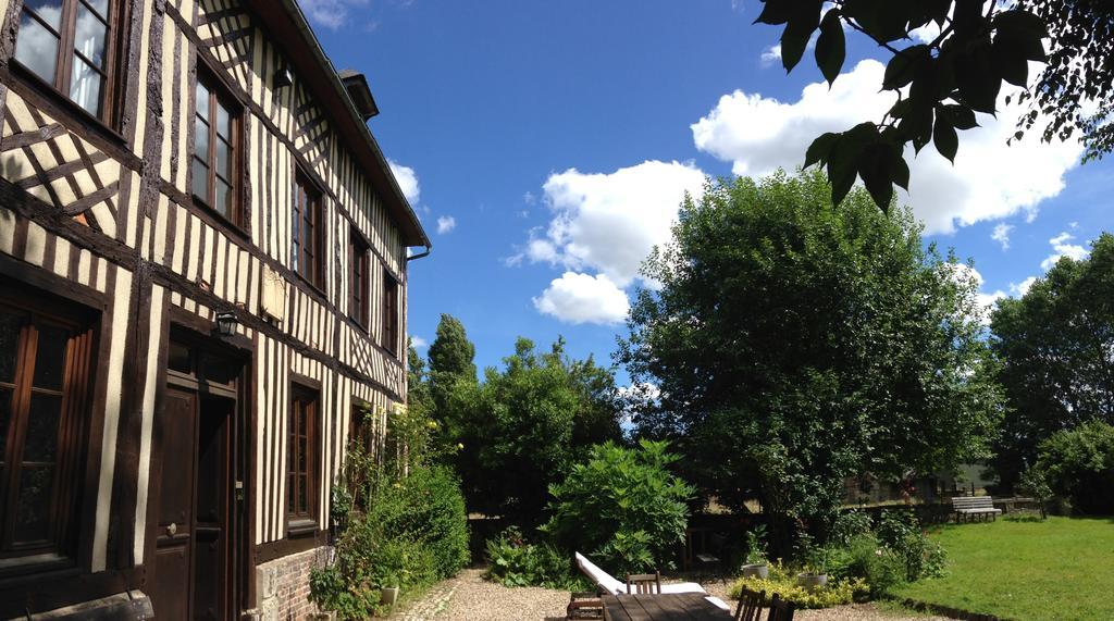 Le Petit Manoir De La Vernelle Bed & Breakfast Fourmetot Exterior photo
