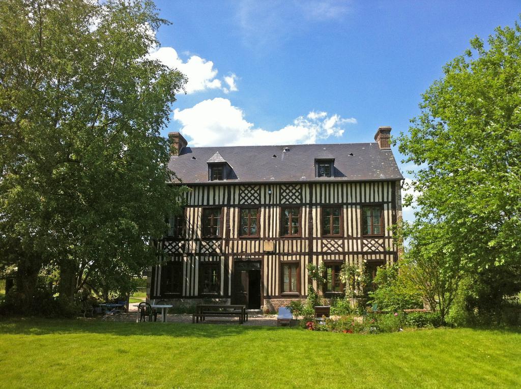 Le Petit Manoir De La Vernelle Bed & Breakfast Fourmetot Exterior photo