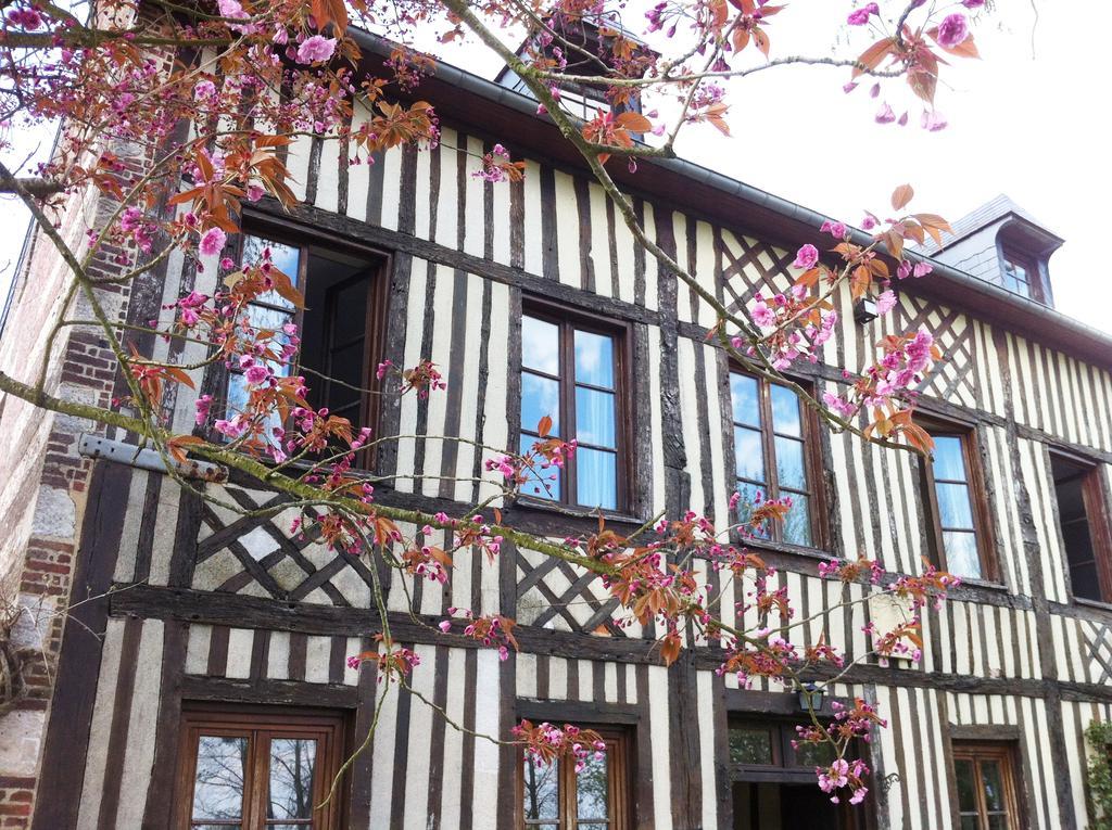Le Petit Manoir De La Vernelle Bed & Breakfast Fourmetot Exterior photo